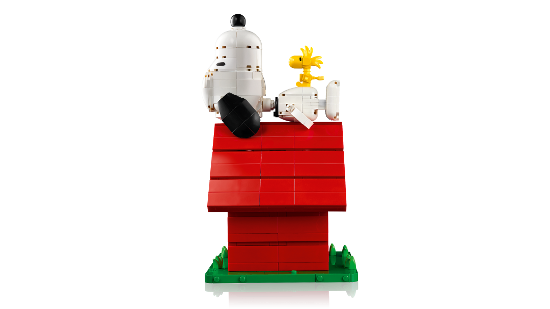 LEGO Ideas 21368 Peanuts: Snoopy's Doghouse