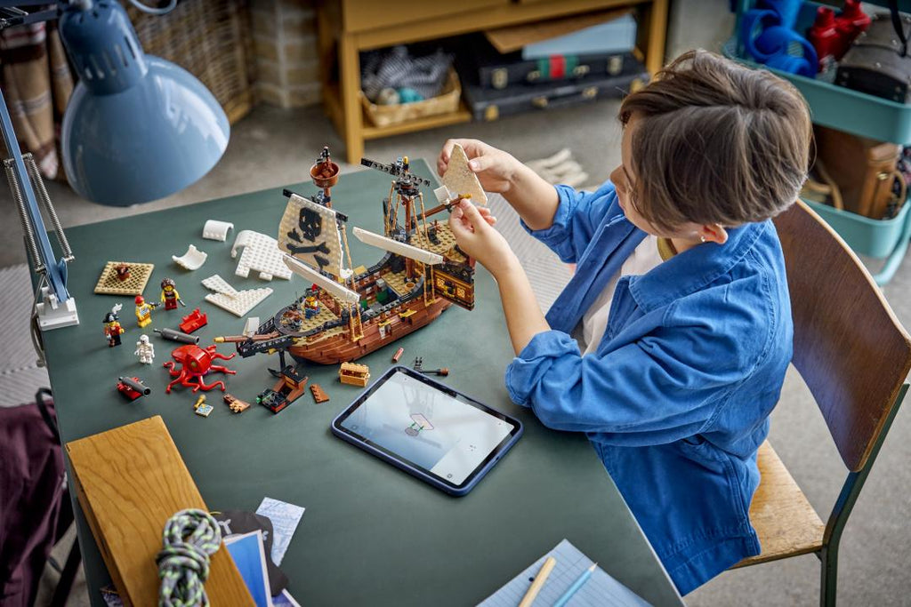 LEGO Creator 3-in-1 31387 Iconic Pirate Ship