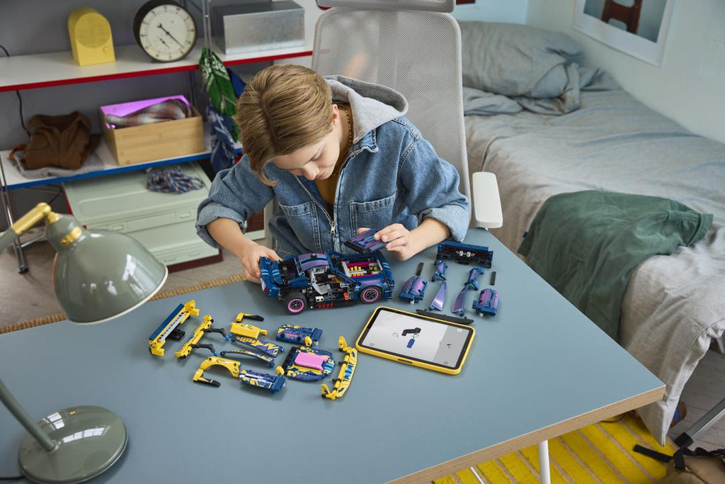 LEGO Technic 42236 Custom Garage Ford Mustang GT Car