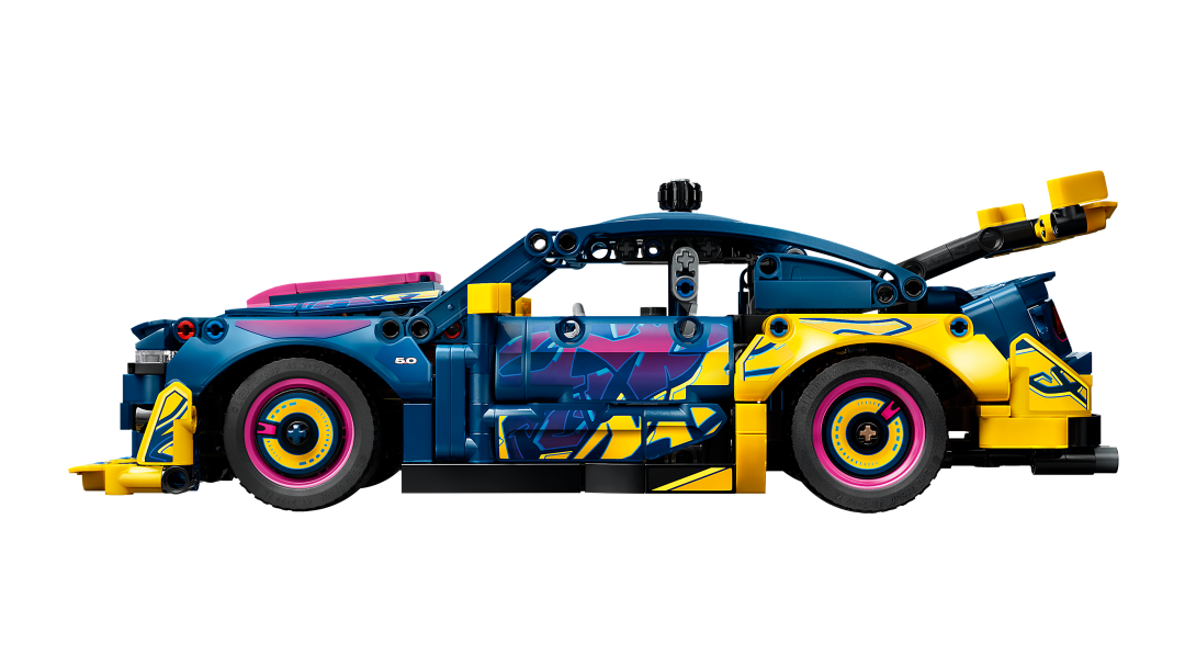 LEGO Technic 42236 Custom Garage Ford Mustang GT Car