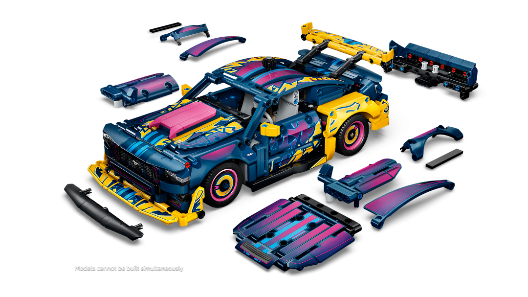 LEGO Technic 42236 Custom Garage Ford Mustang GT Car