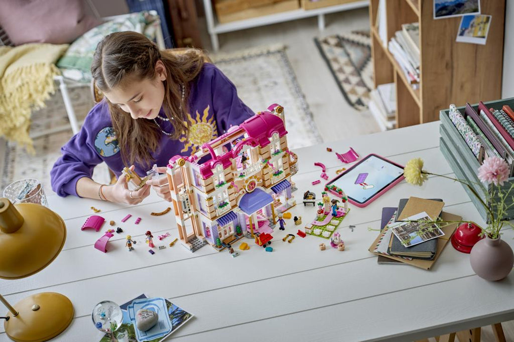 LEGO Friends 42704 Heartlake City Grand Hotel