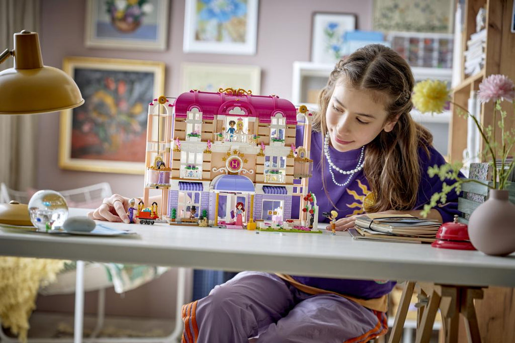 LEGO Friends 42704 Heartlake City Grand Hotel