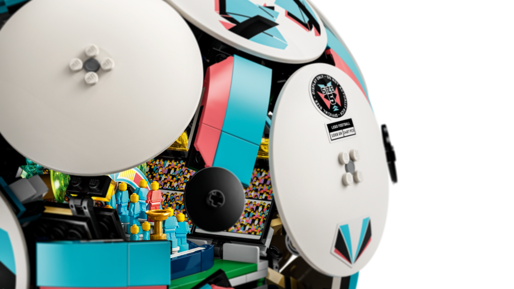LEGO Editions 43019 Football