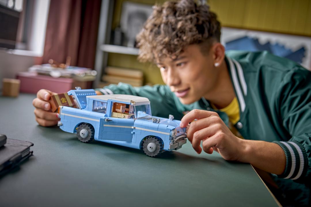 LEGO Harry Potter 76470 Enchanted Flying Ford Anglia