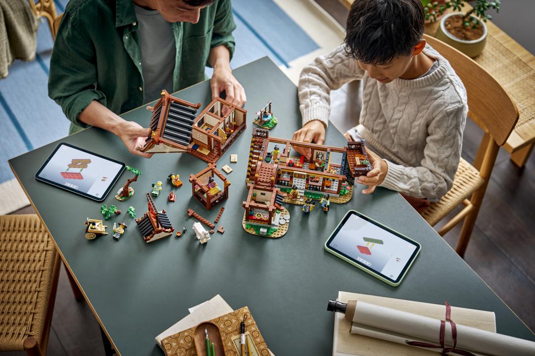 LEGO Iconic 80121 Ancient Moon-Gazing Inn