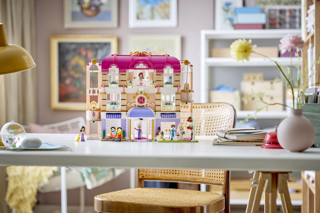 LEGO Friends 42704 Heartlake City Grand Hotel