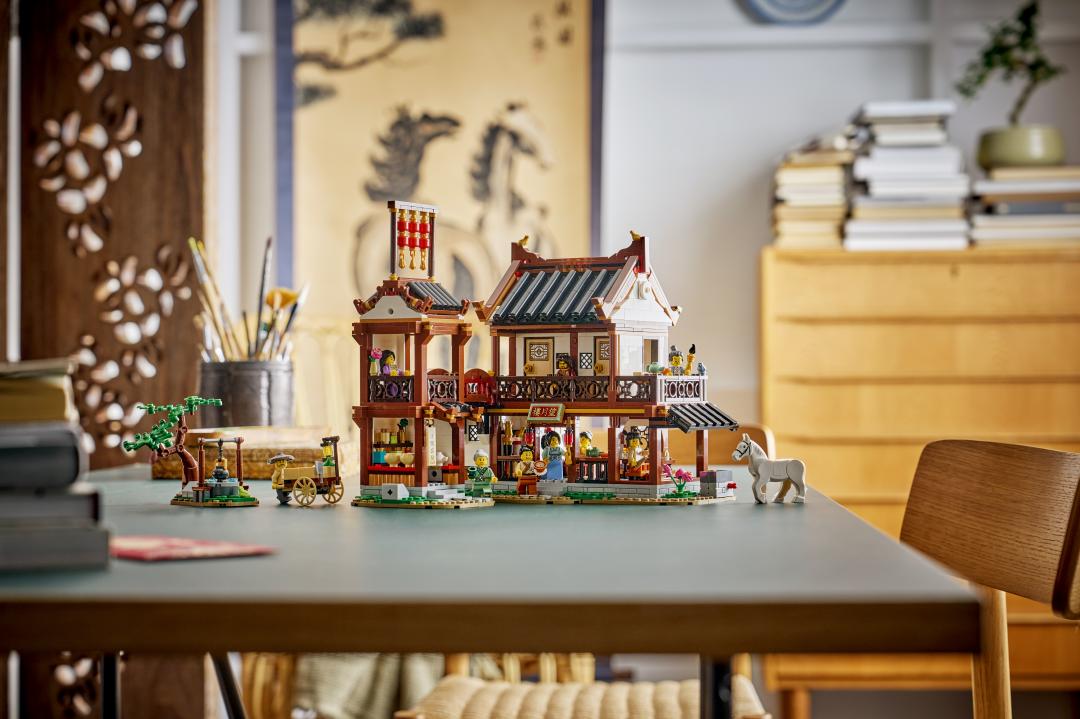 LEGO Iconic 80121 Ancient Moon-Gazing Inn