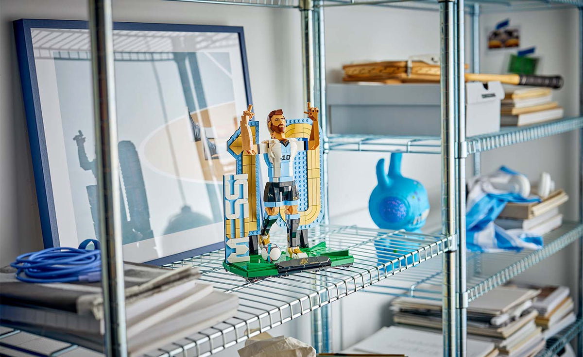 LEGO Editions 43015 Lionel Messi – Soccer Legend