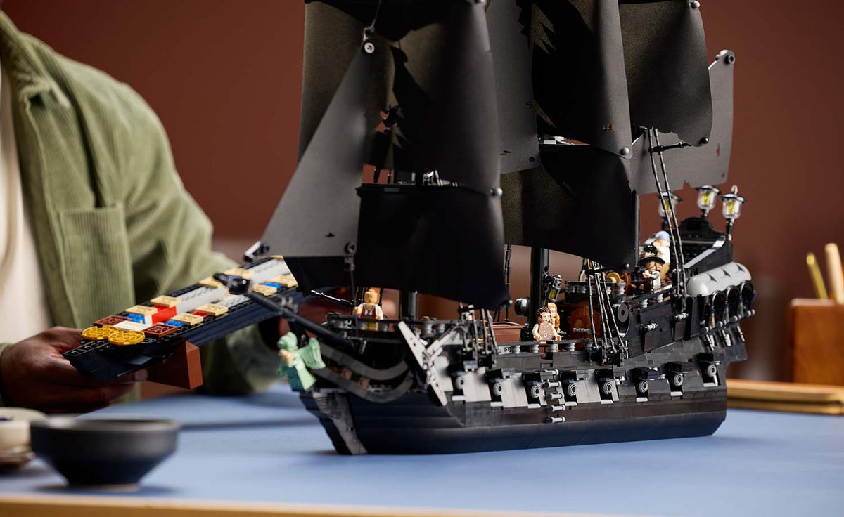 LEGO Icons 10365 Captain Jack Sparrow's Pirate Ship