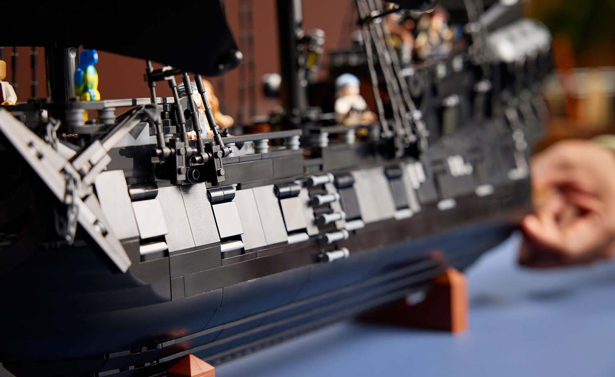 LEGO Icons 10365 Captain Jack Sparrow's Pirate Ship