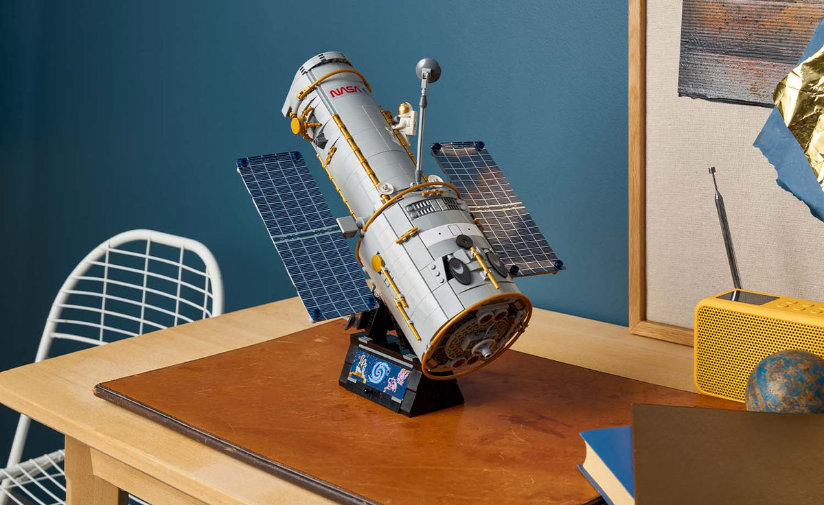 LEGO Icons 11382 Hubble Space Telescope