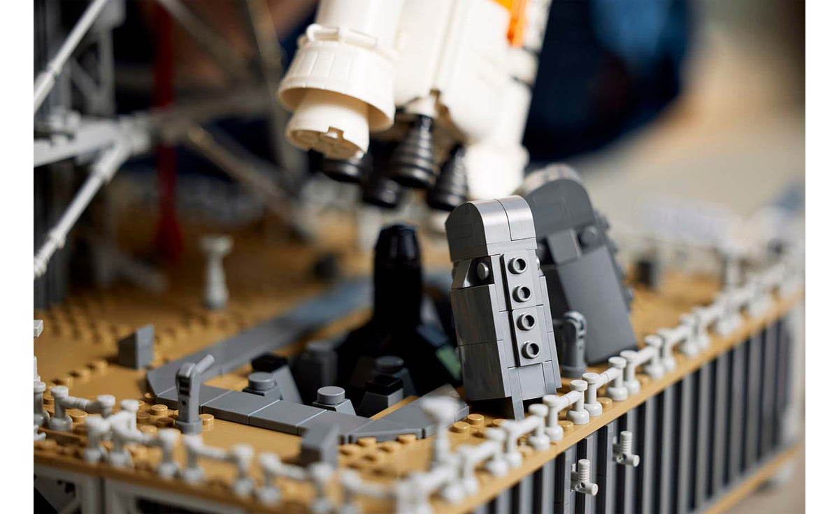 LEGO Icons 10341 NASA Artemis Space Launch System