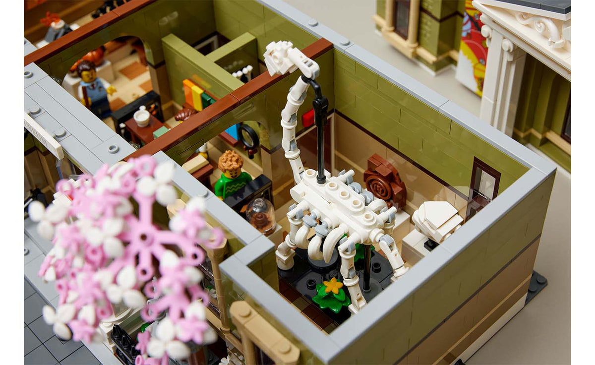LEGO Icons 10326 Natural History Museum