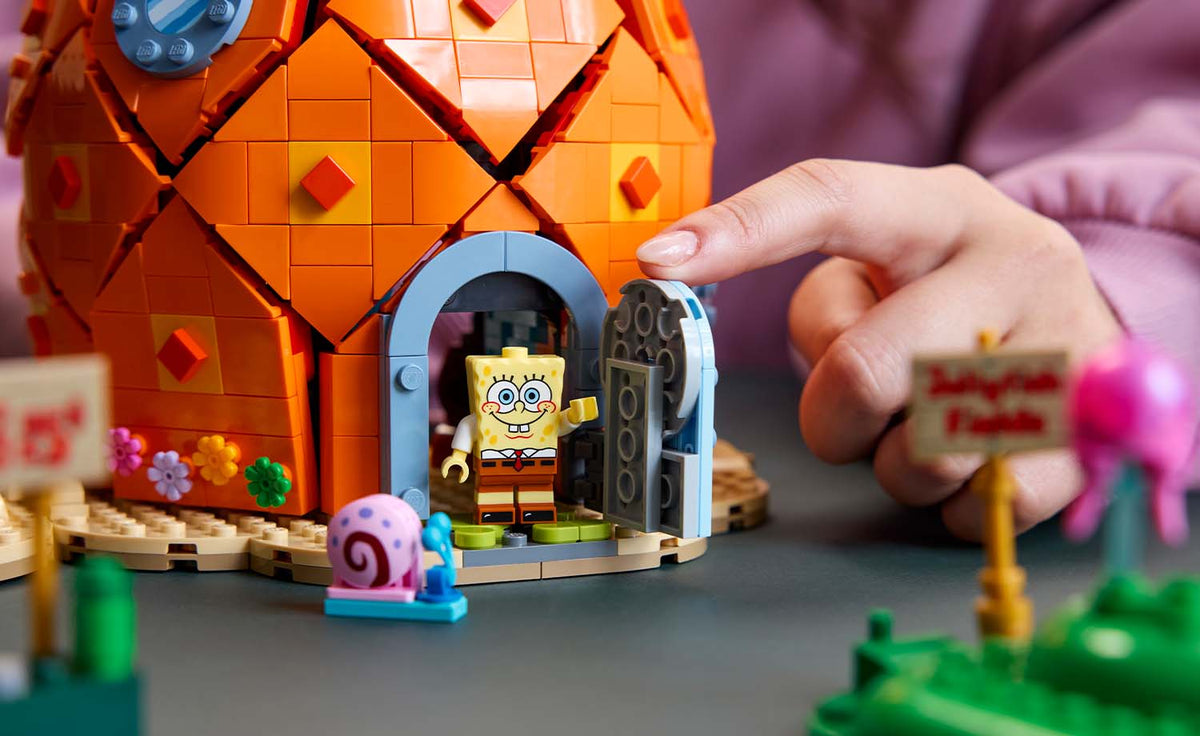 LEGO Icons 11386 SpongeBob SquarePants: Bikini Bottom