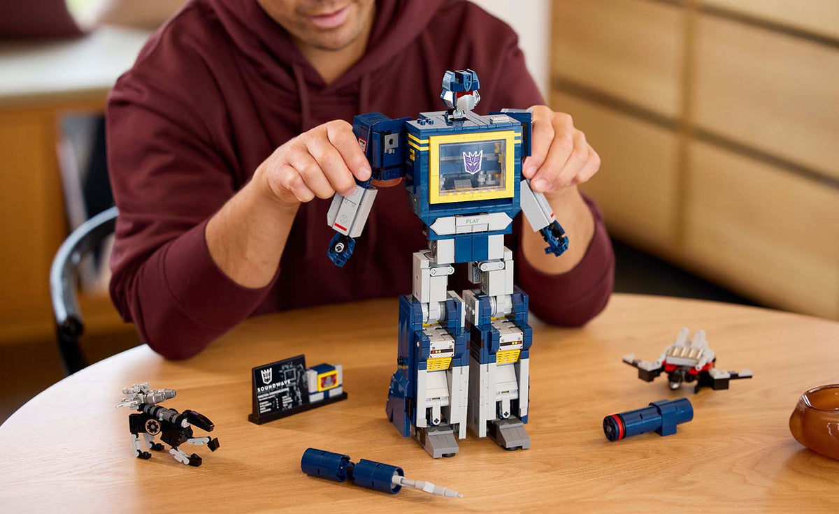 LEGO Icons 10358 Transformers: Soundwave