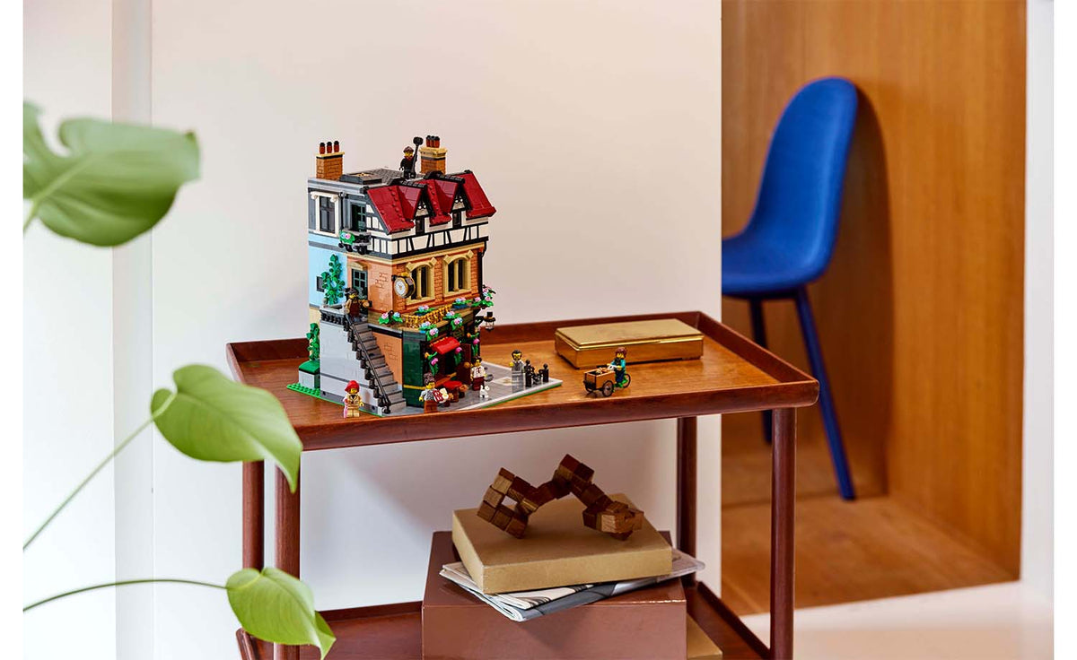 LEGO Icons 10350 Tudor Corner