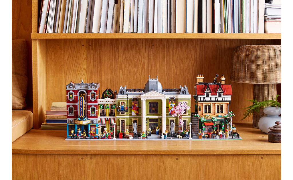 LEGO Icons 10350 Tudor Corner