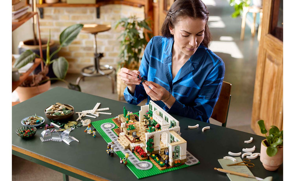 LEGO Ideas 21353 The Botanical Garden