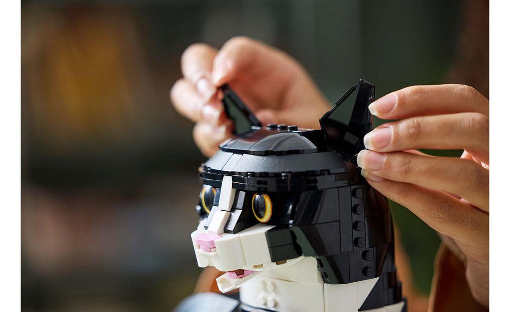 LEGO Ideas 21349 Tuxedo Cat