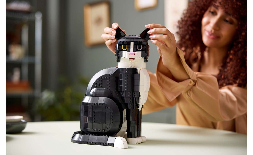 LEGO Ideas 21349 Tuxedo Cat