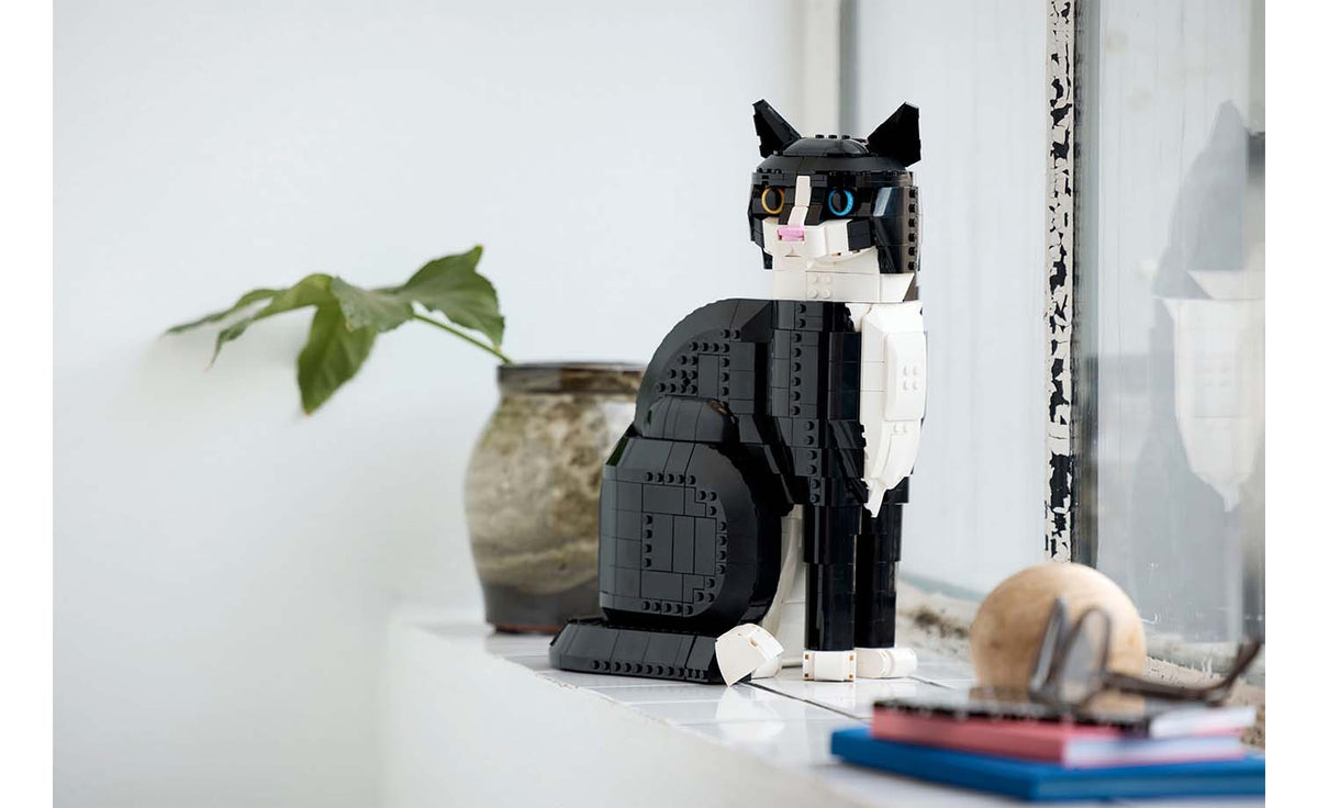 LEGO Ideas 21349 Tuxedo Cat