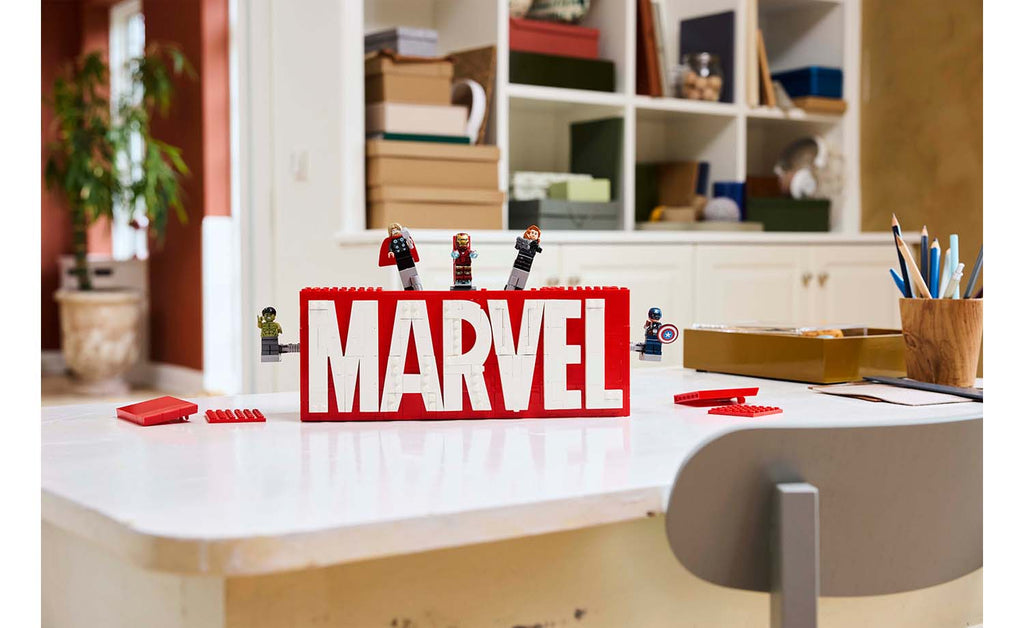 LEGO Marvel 76313 Logo & Minifigures