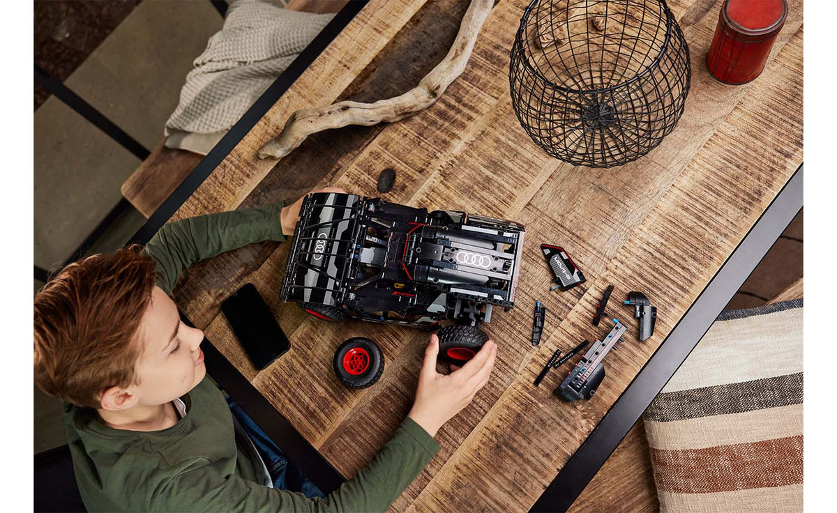 LEGO Technic 42160 Audi RS Q e-tron
