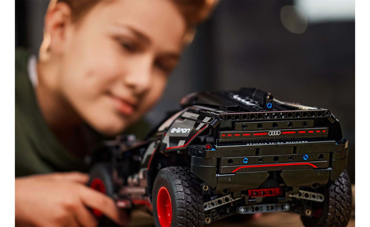 LEGO Technic 42160 Audi RS Q e-tron