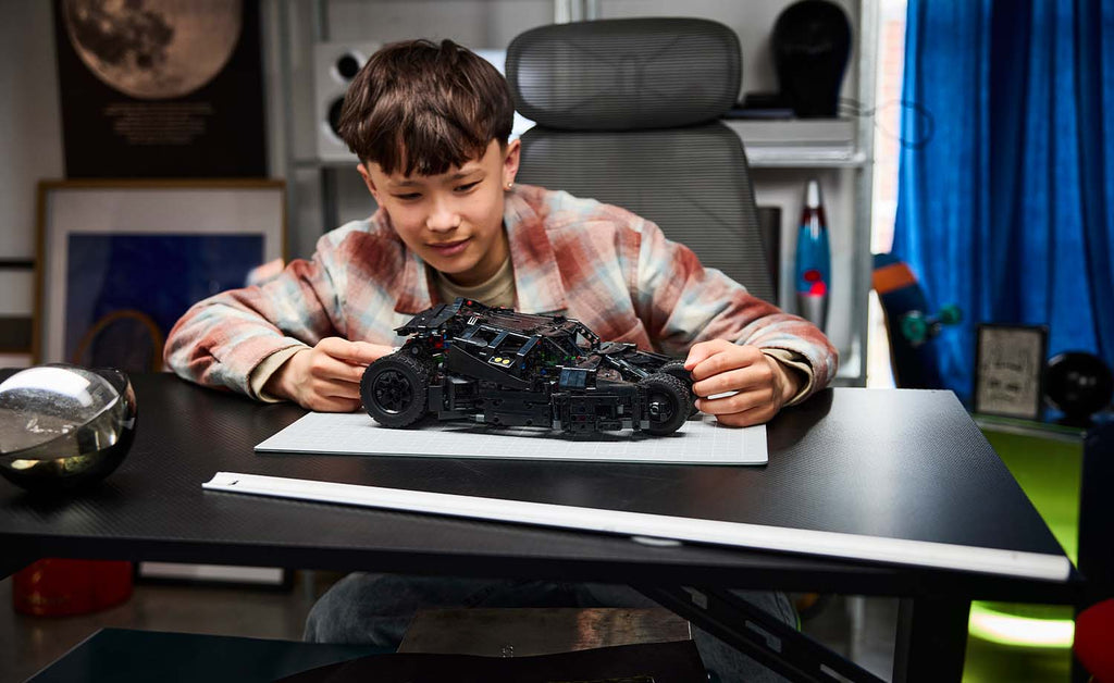 LEGO Technic 42239 Batmobile Tumbler