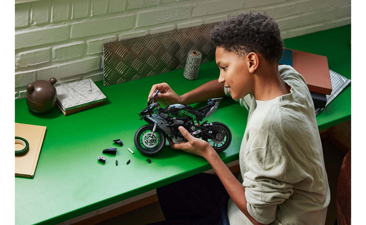LEGO Technic 42170 Kawasaki Ninja H2R Motorcycle
