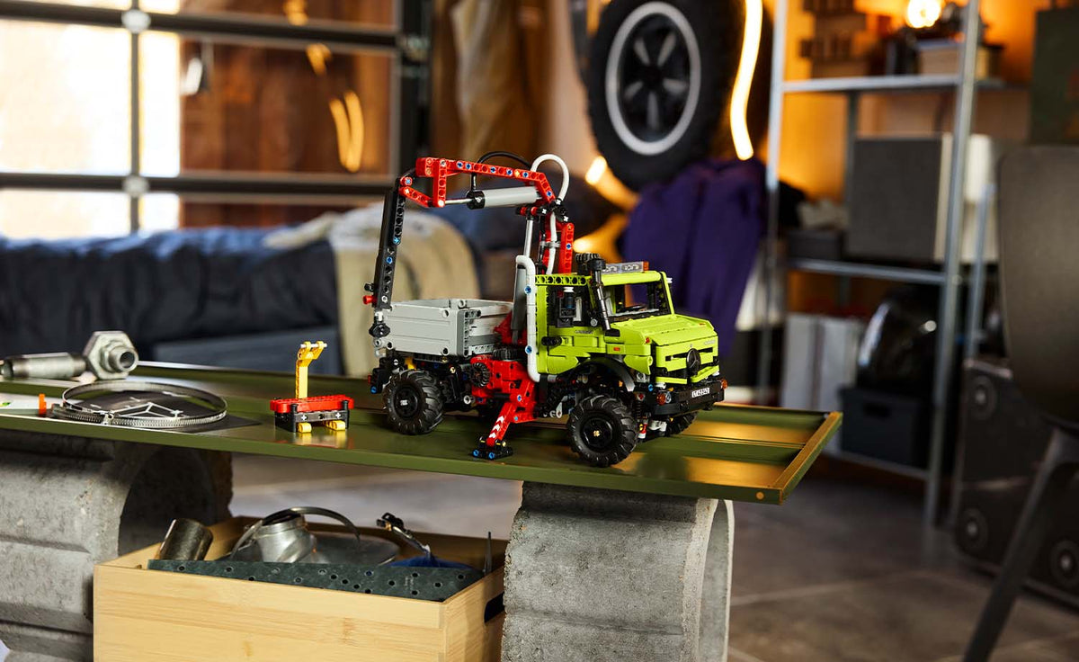 LEGO Technic 42242 Mercedes-Benz Unimog U 5023 with Crane