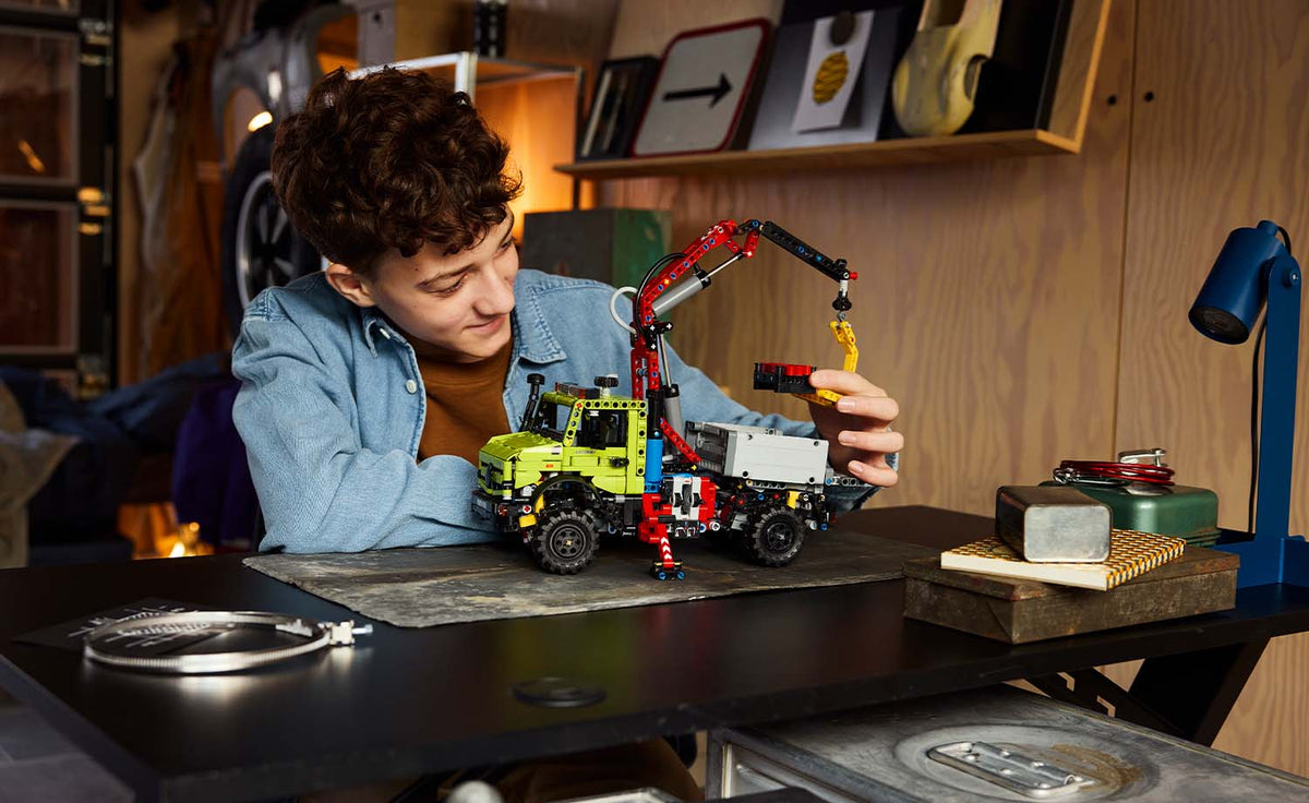 LEGO Technic 42242 Mercedes-Benz Unimog U 5023 with Crane