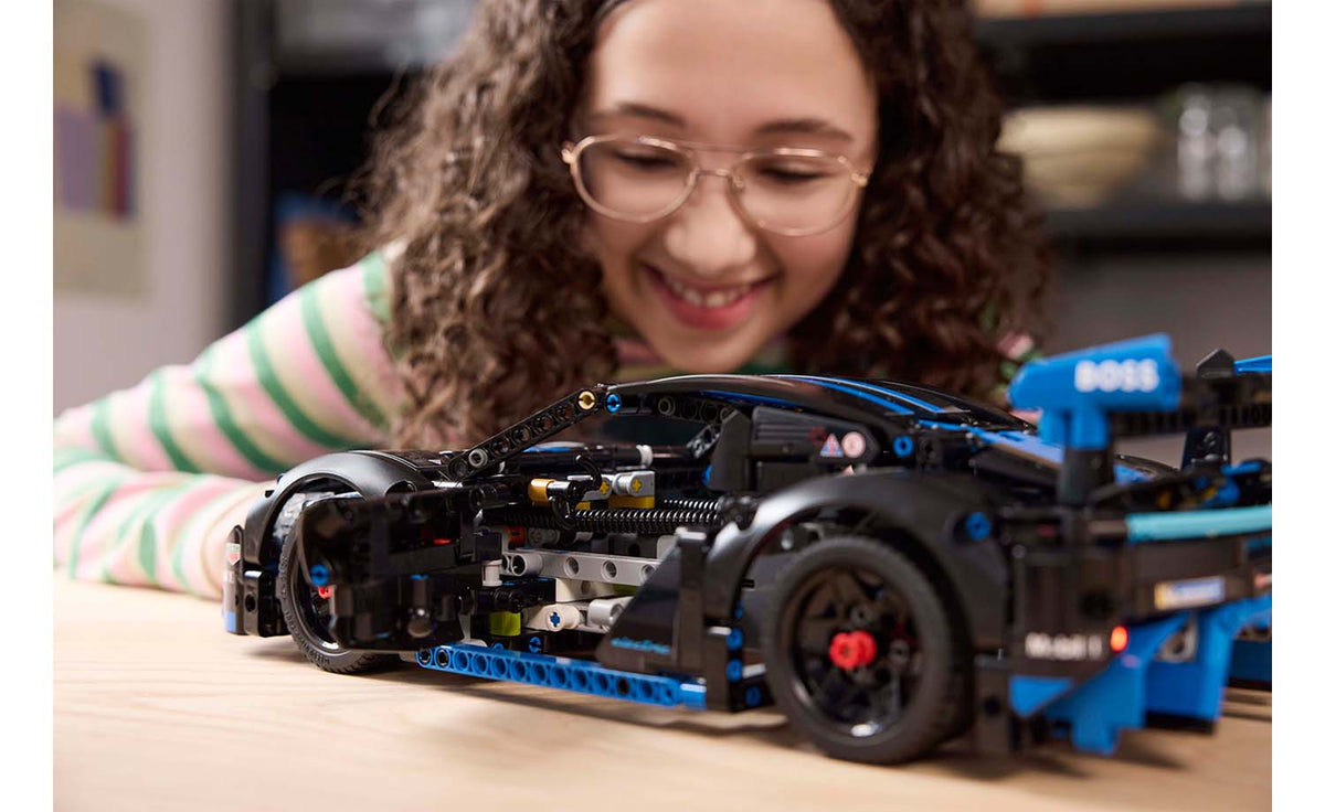 LEGO Technic 42176 Porsche GT4 e-Performance Race Car