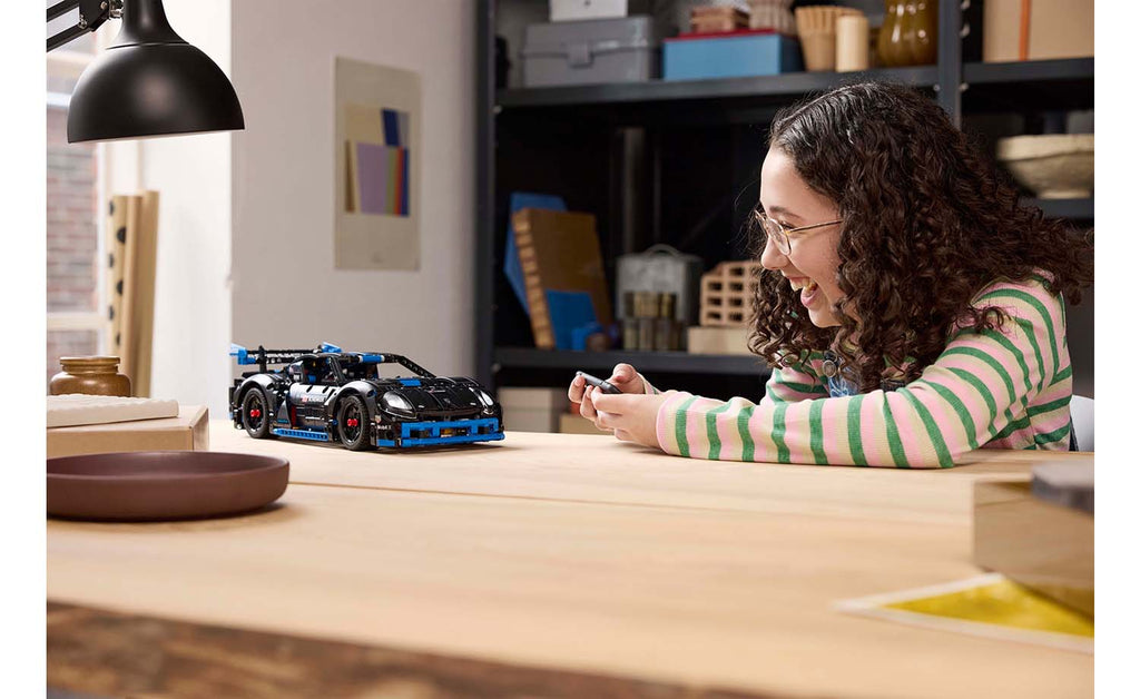 LEGO Technic 42176 Porsche GT4 e-Performance Race Car