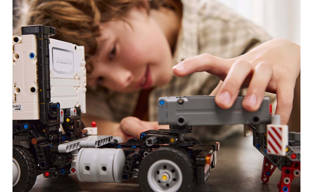 LEGO Technic 42175 Volvo FMX Truck & EC230 Electric Excavator