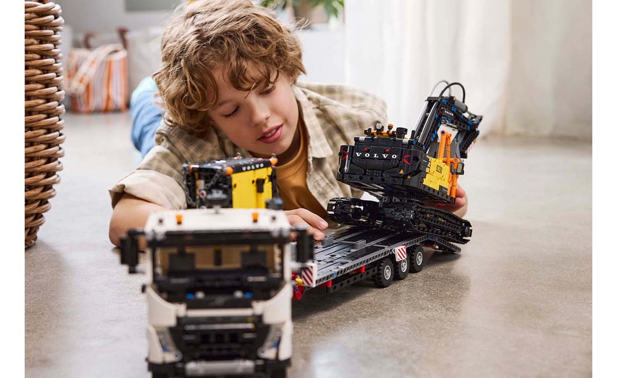 LEGO Technic 42175 Volvo FMX Truck & EC230 Electric Excavator