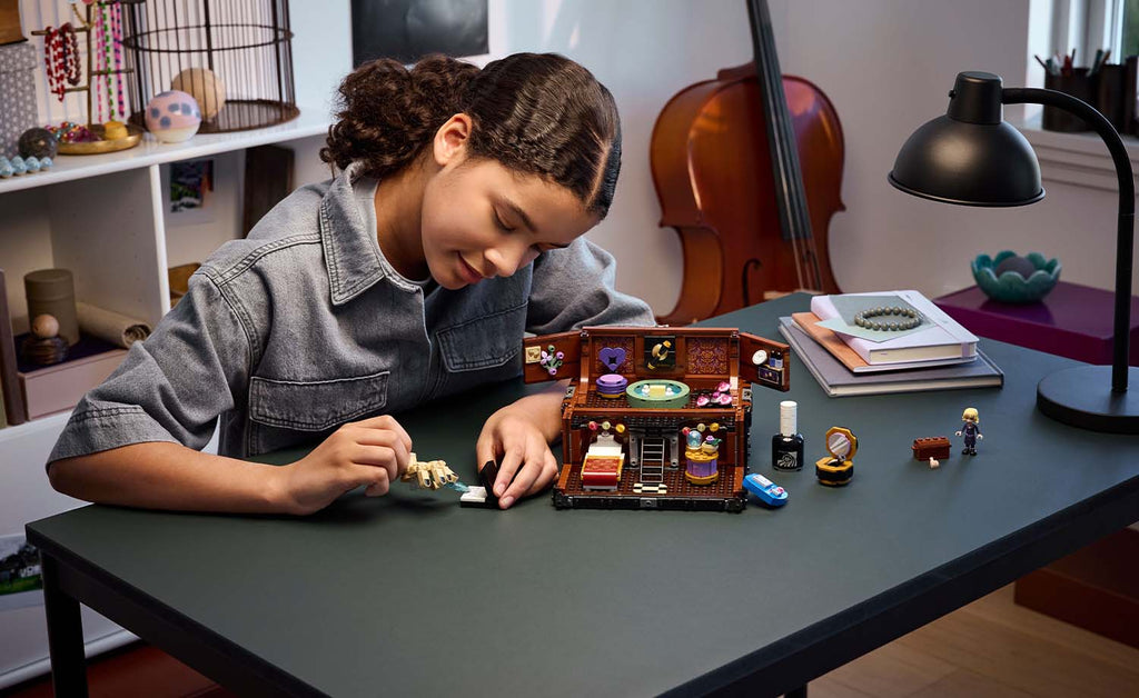 LEGO Wednesday 76785 Thing's Apartment